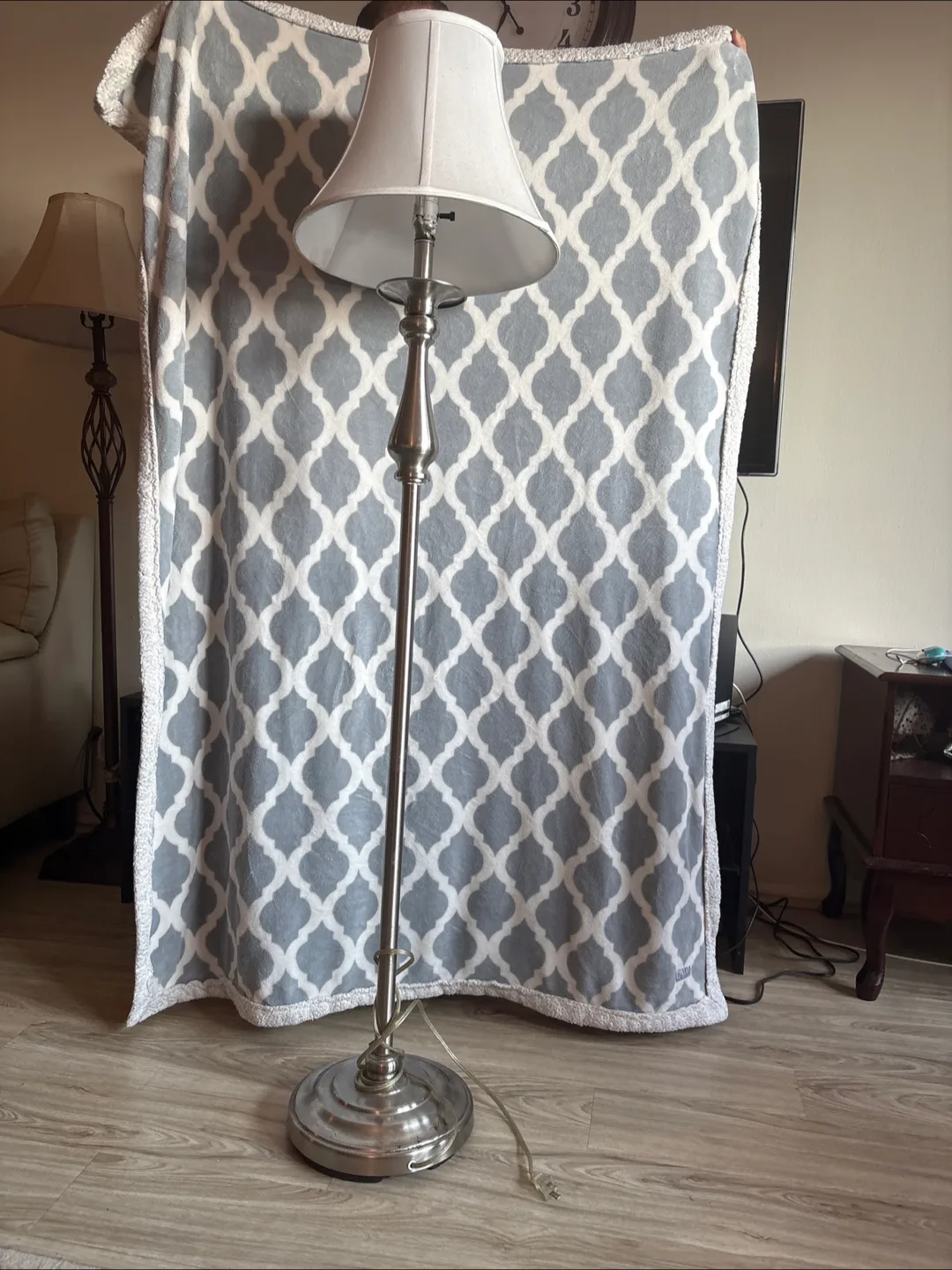 Floor Lamp image indicator(2)