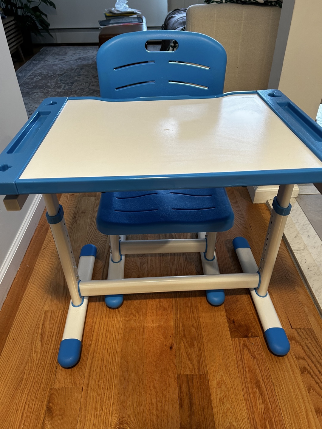 Kids Desk & Chair Set - photo 3
