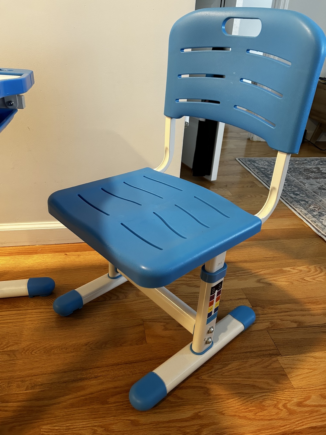 Kids Desk & Chair Set