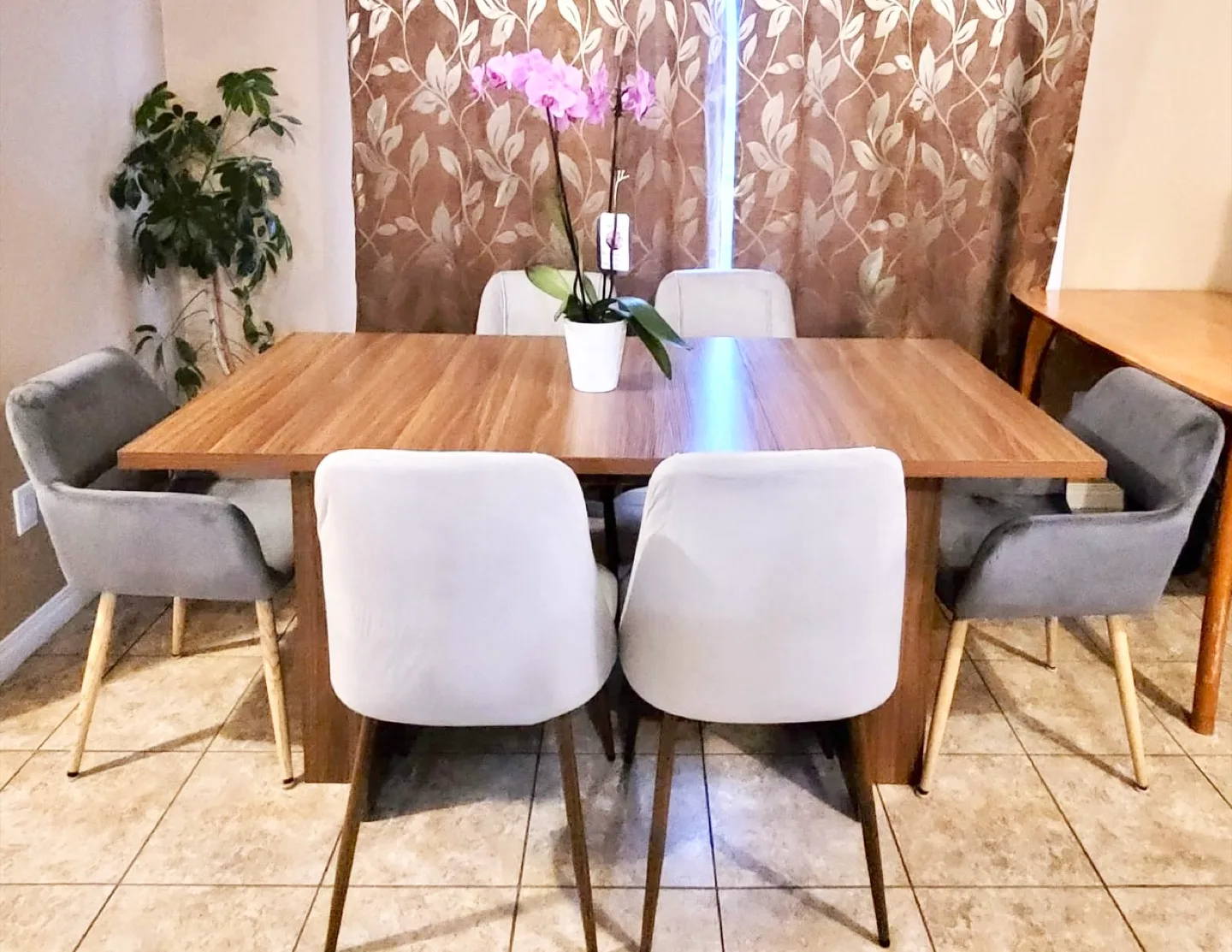 Dining Table and 6chairs with chair covers thumbnail