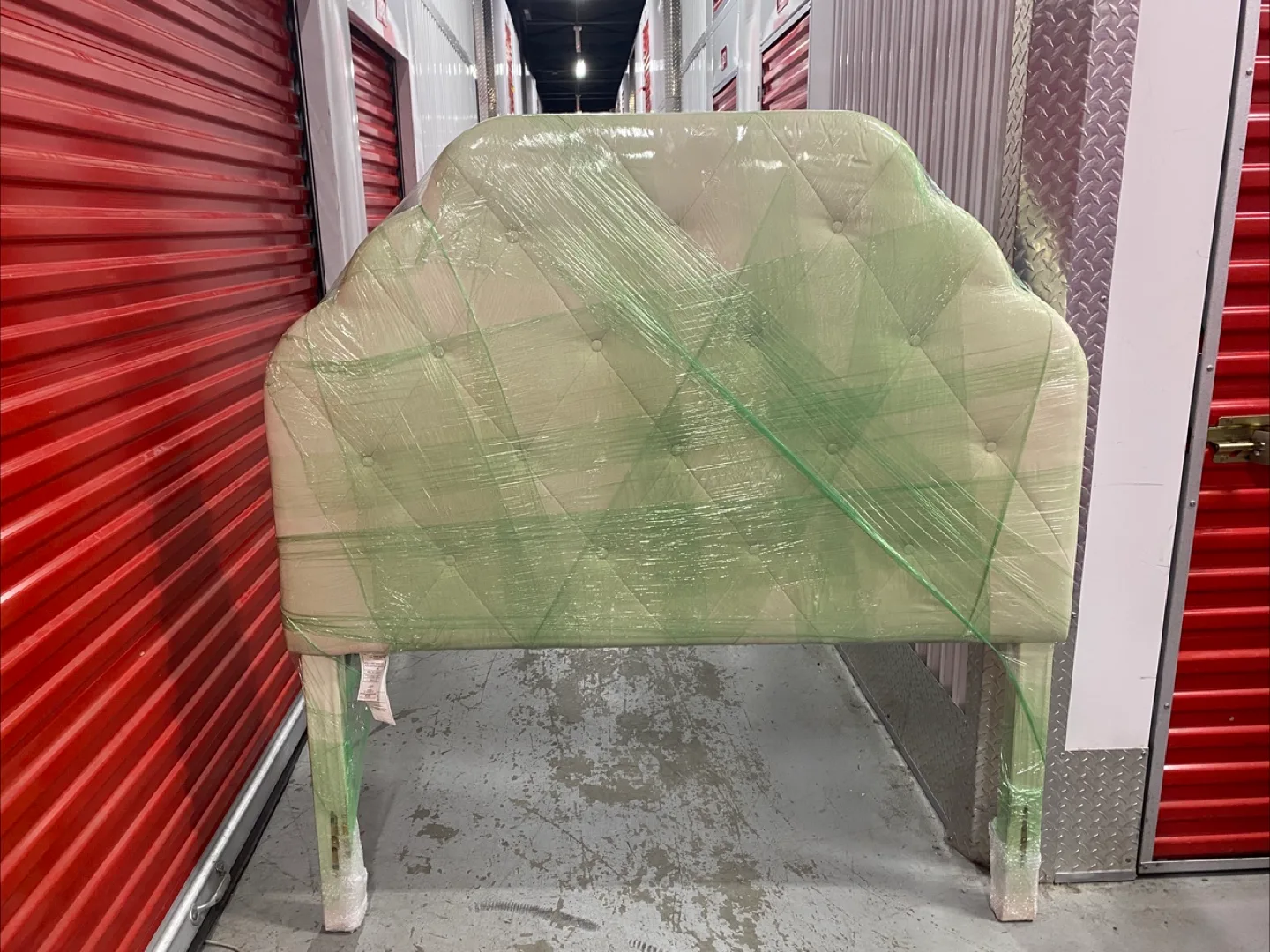 🧡Pier 1 Imports Oversized Queen Tufted Headboard image indicator(3)