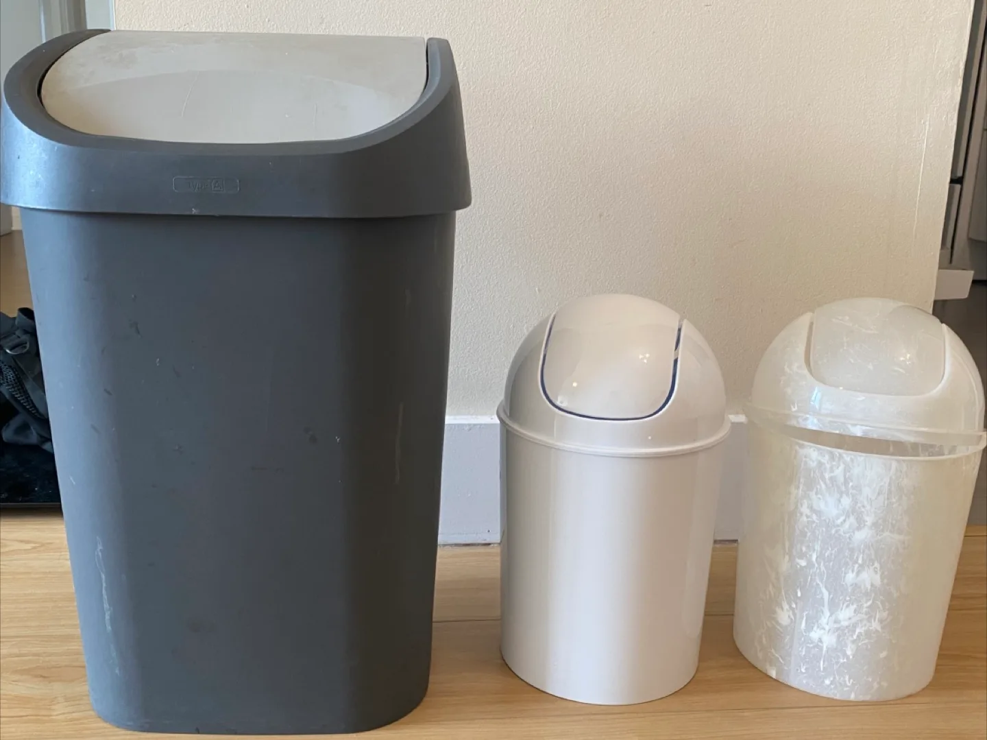 Set of Trash Cans thumbnail