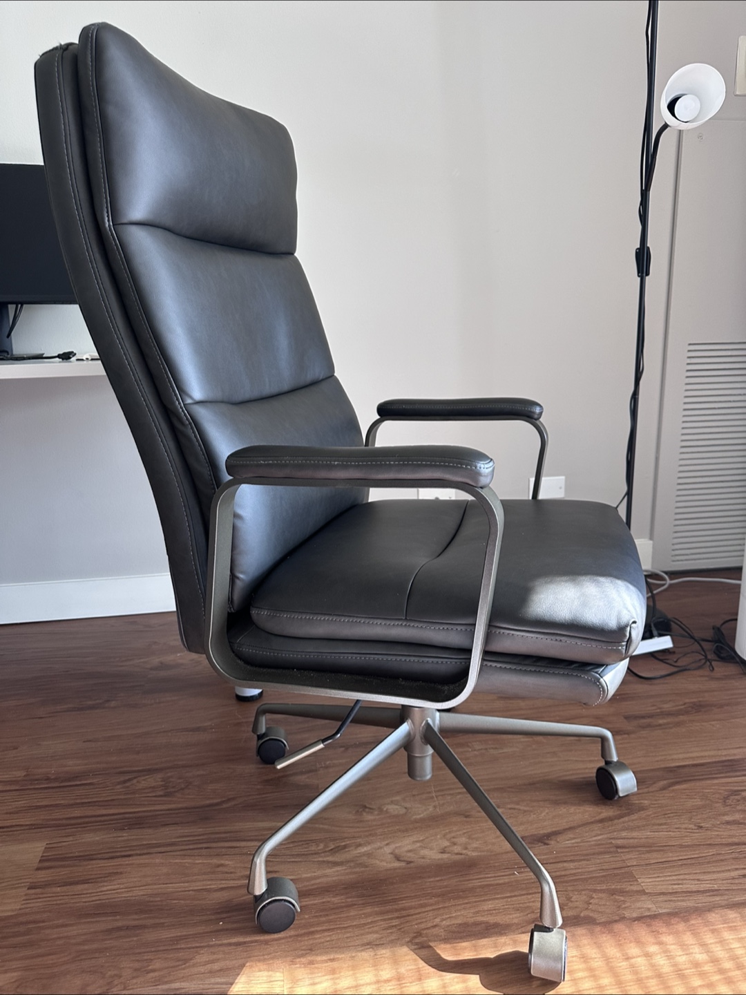Executive Office Chair - photo 2