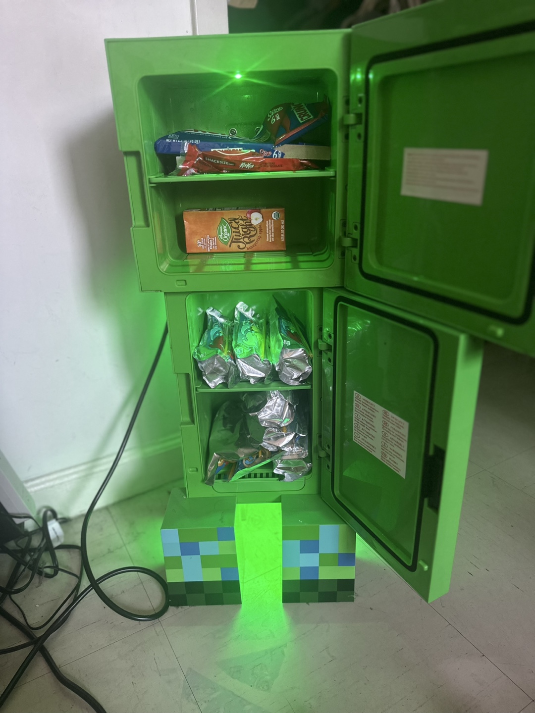 Minecraft Creeper Mini Fridge - photo 3