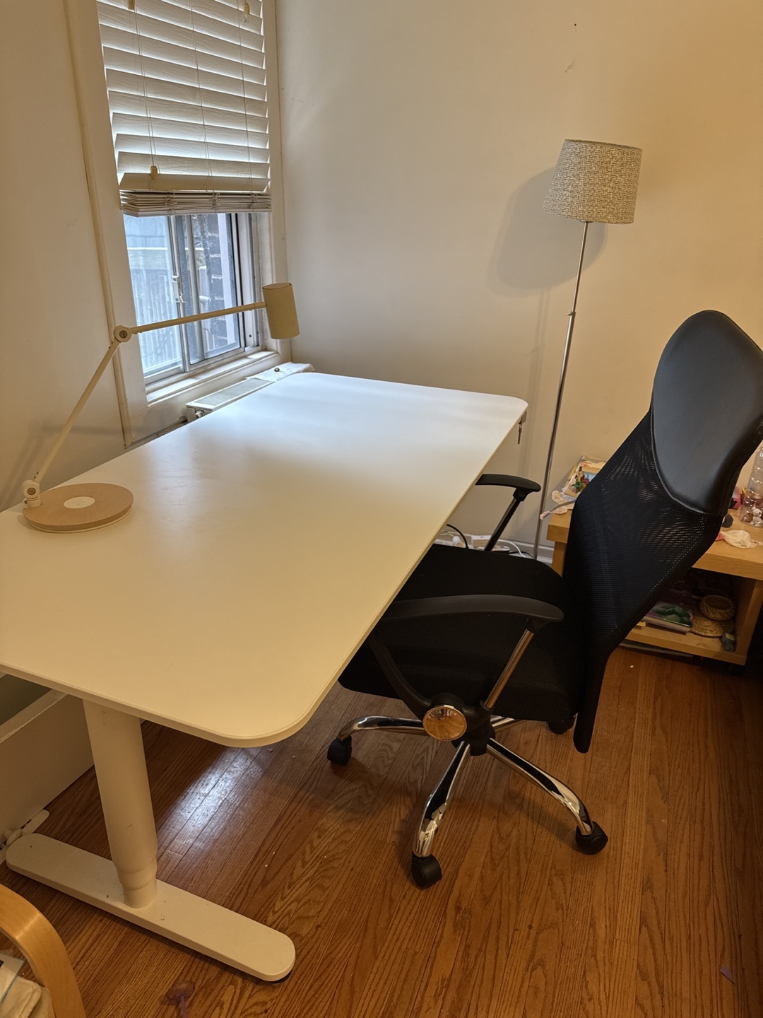 Workspace with desk, lamp and a chair - photo 4