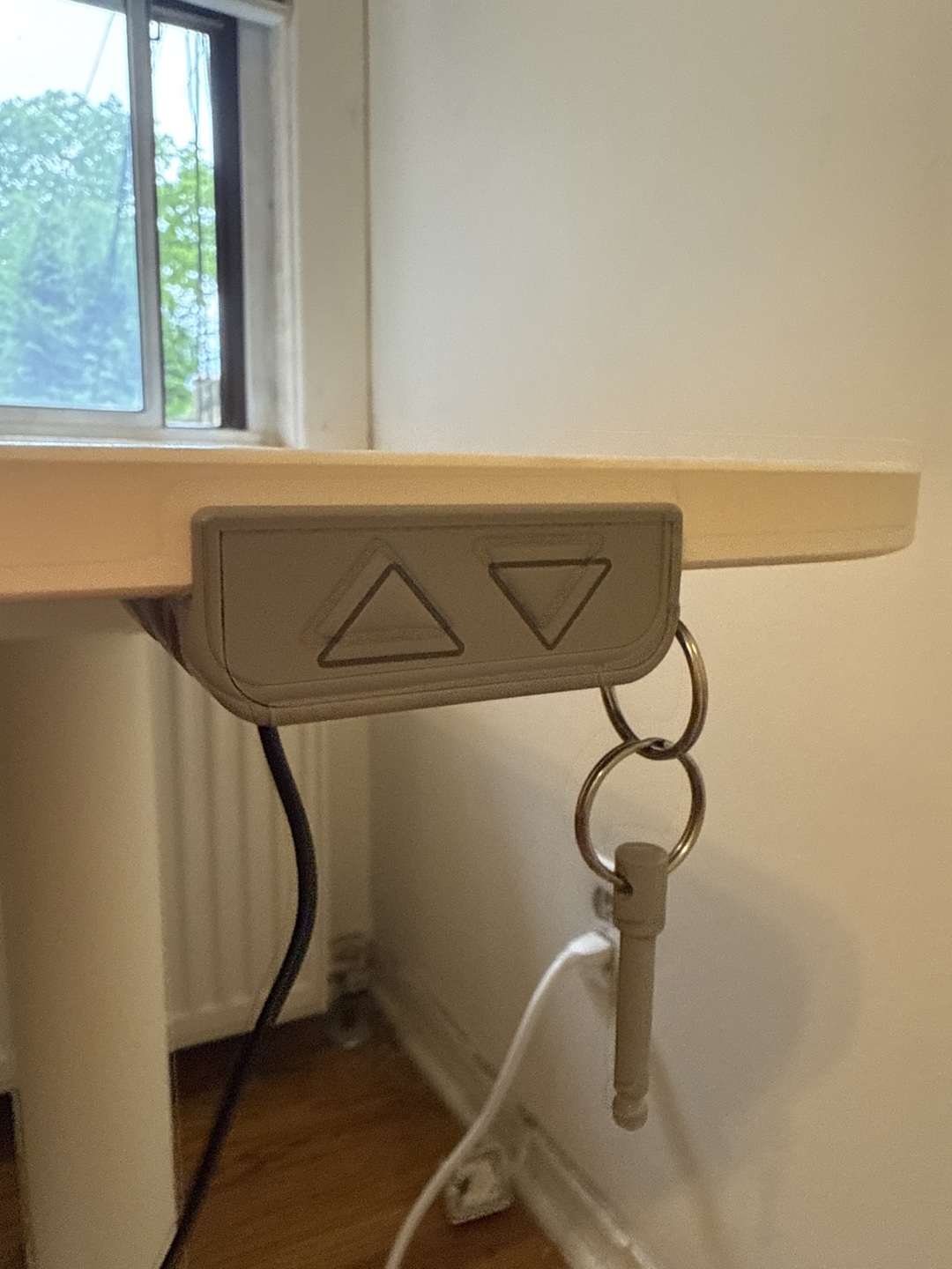 Workspace with desk, lamp and a chair - photo 2