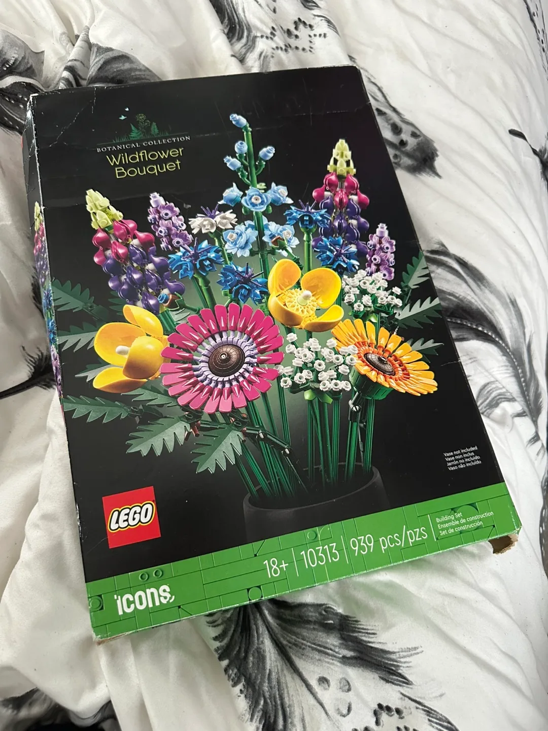 LEGO Icons Wildflower Bouquet set thumbnail
