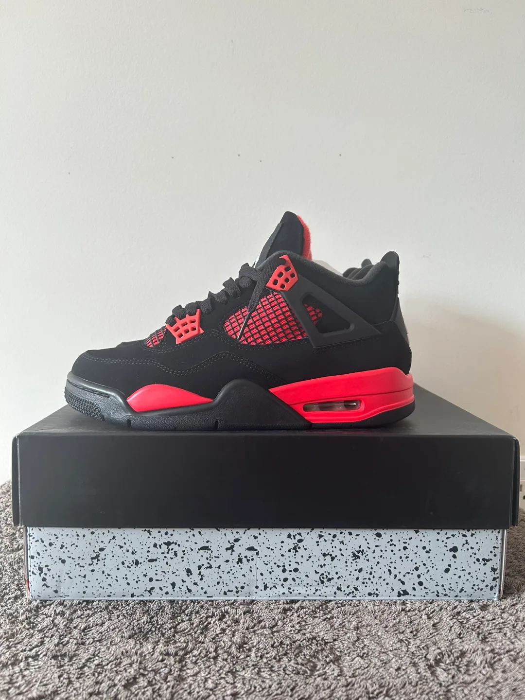 Jordan 4 - Size 7.5 image indicator(2)