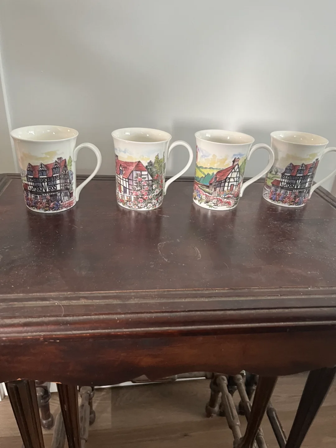 Set of 4 Royal Sutherland Mugs image indicator(2)
