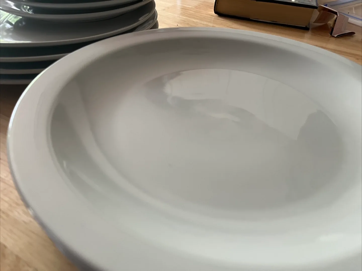 White Dinnerware Set image indicator(3)