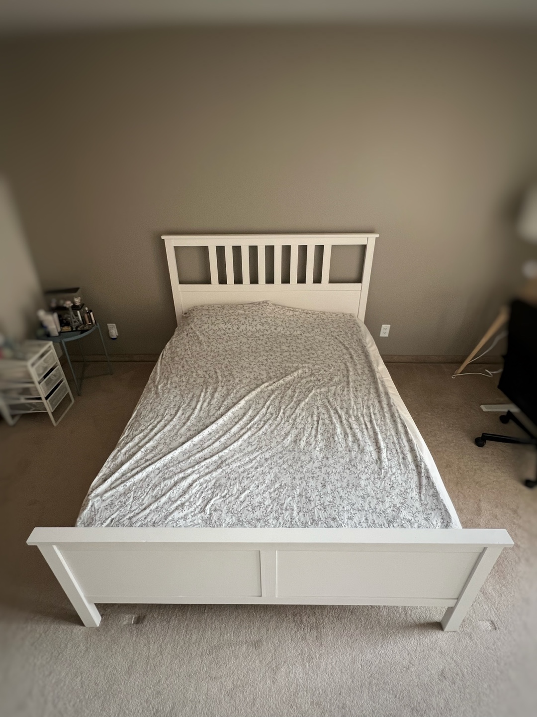IKEA HEMNESQueen Bed Frame + free mattress (with stains) - photo 3