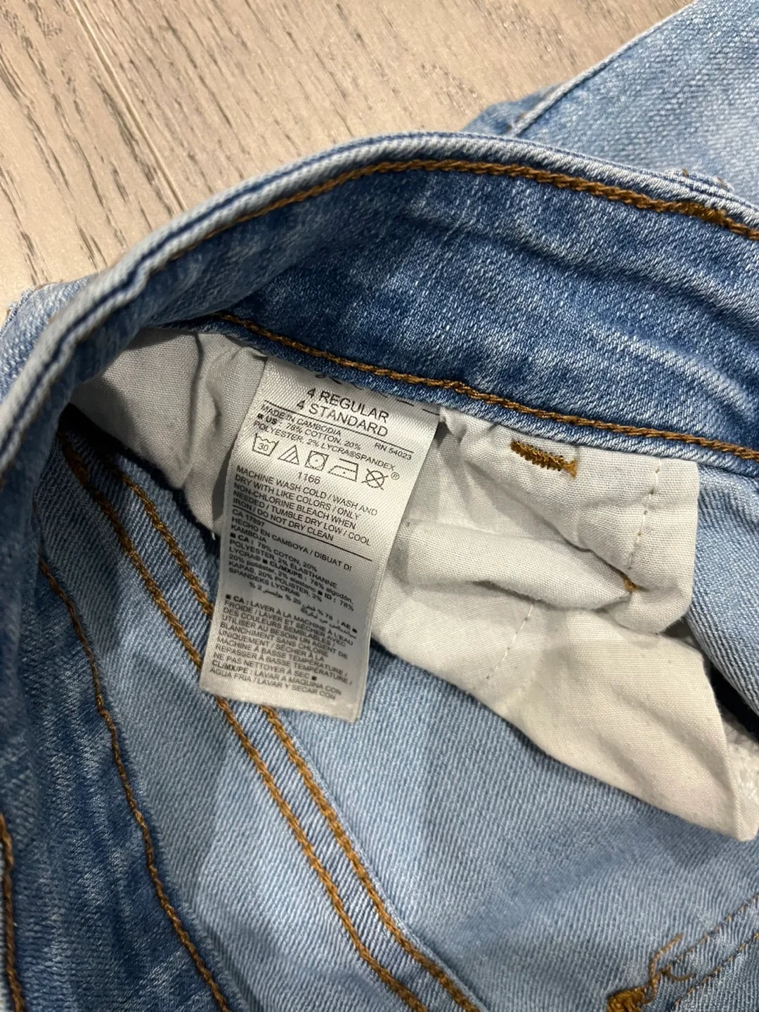 Old Navy Jeans - Size 4 Regular image indicator(2)