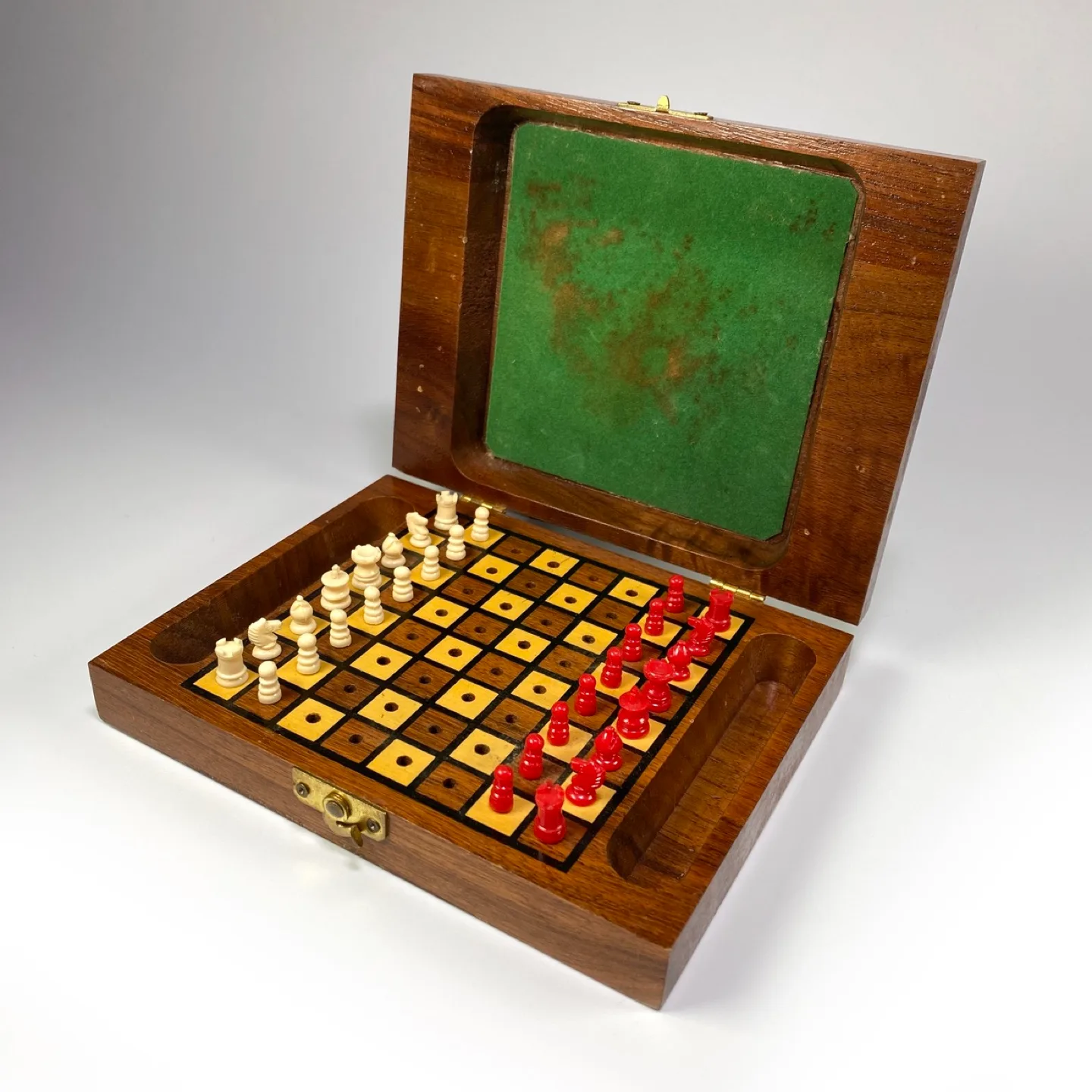 Mini Travel Chess Game thumbnail