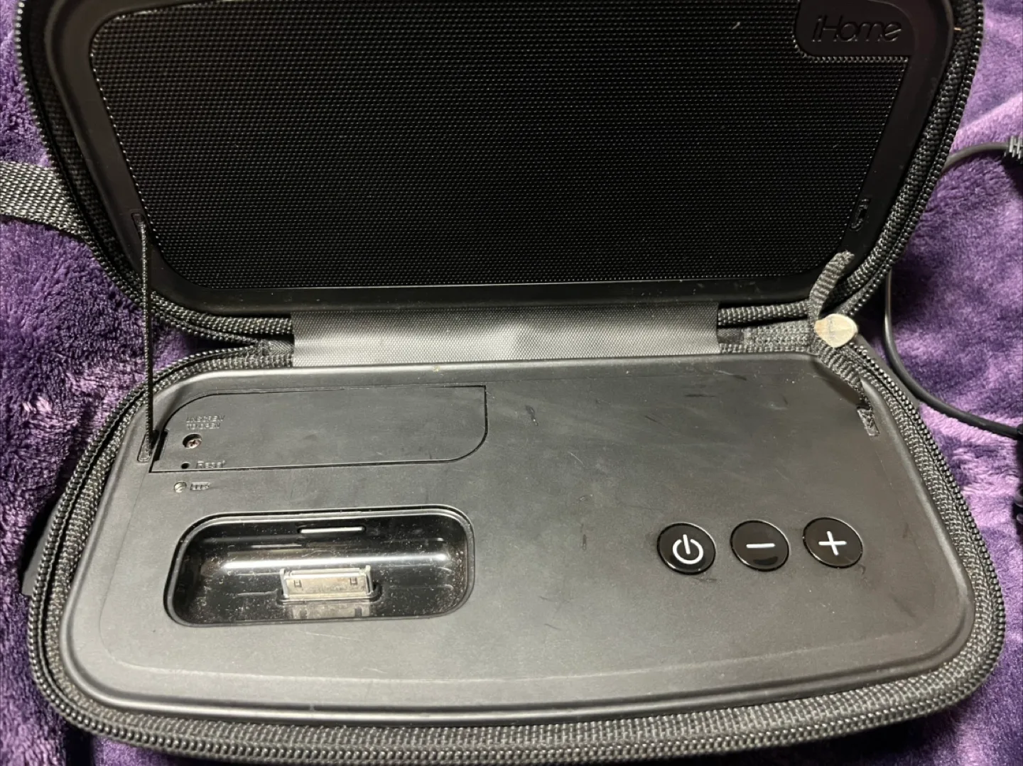 iHome Speaker with Power Cord image indicator(3)