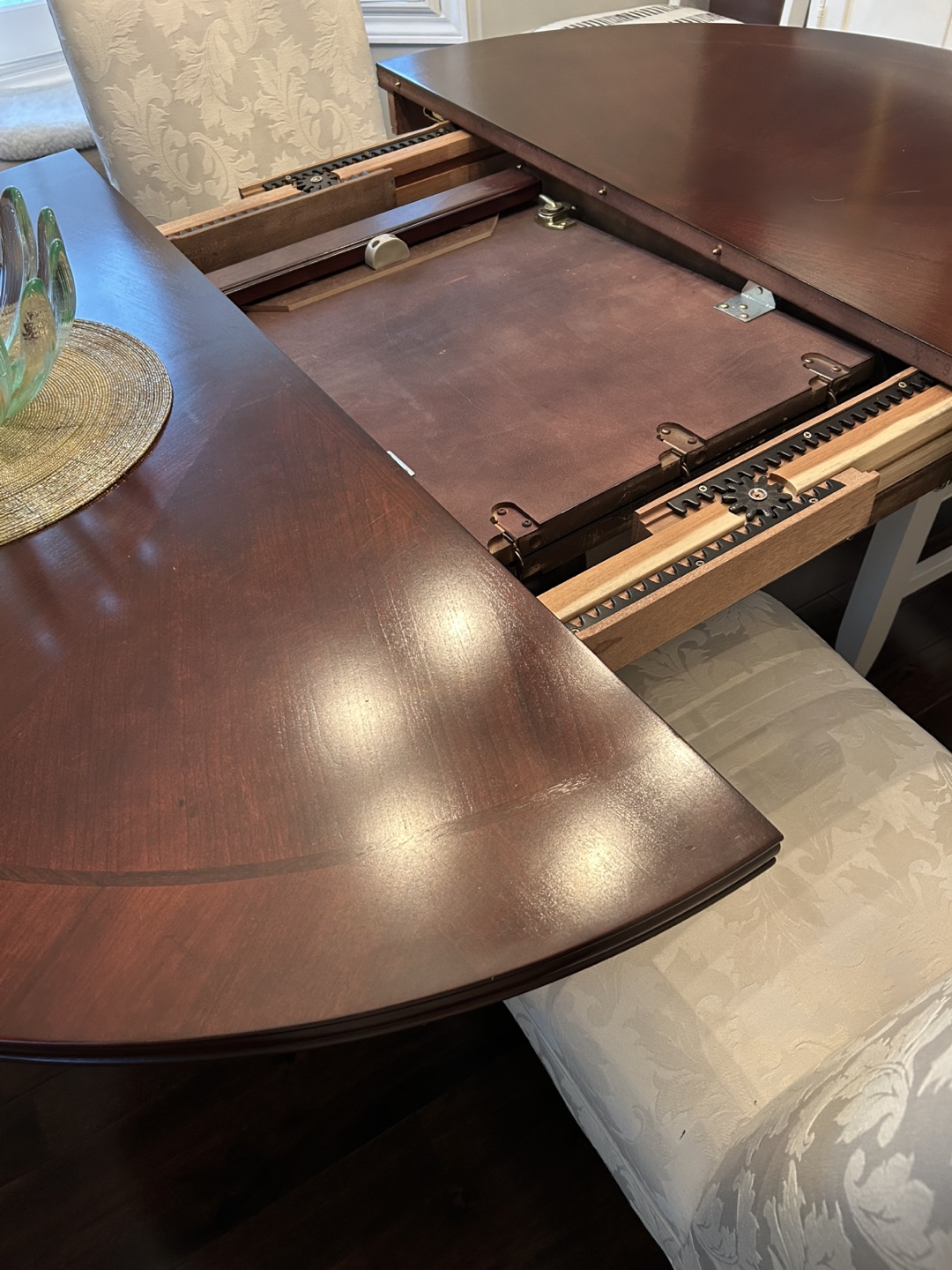 Round Extendable Dining Table