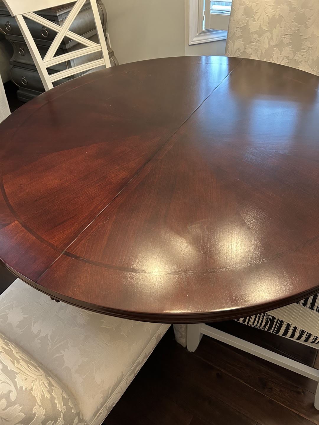 Round Extendable Dining Table - photo 3