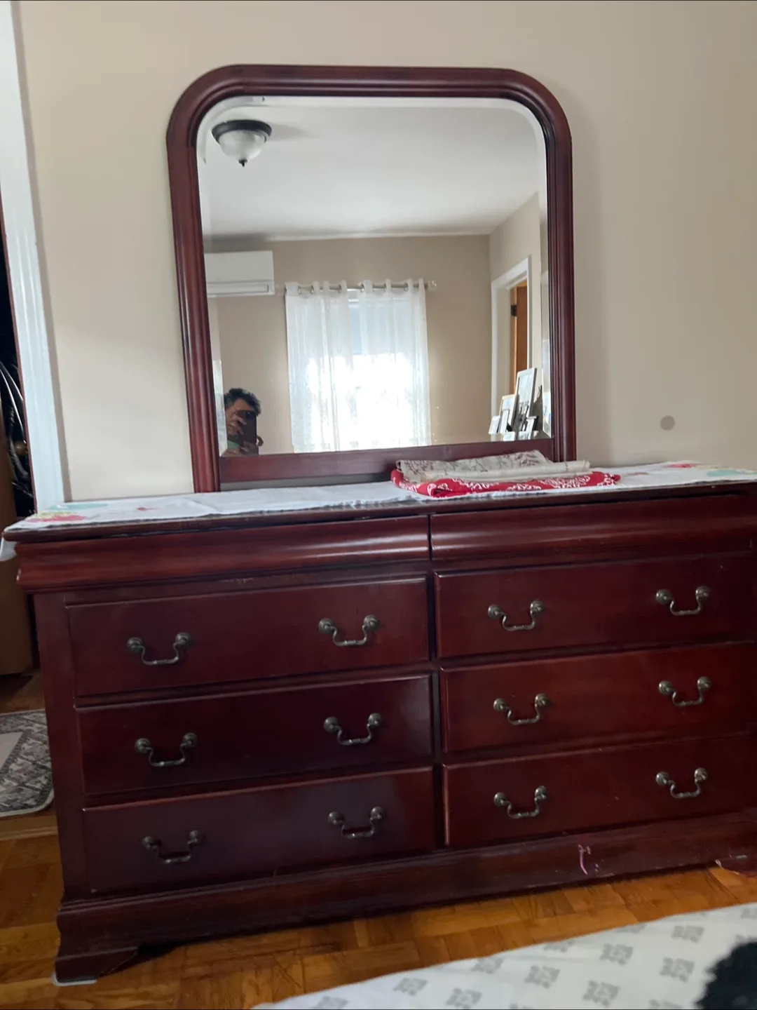 Wooden Dresser with Mirror image indicator(2)