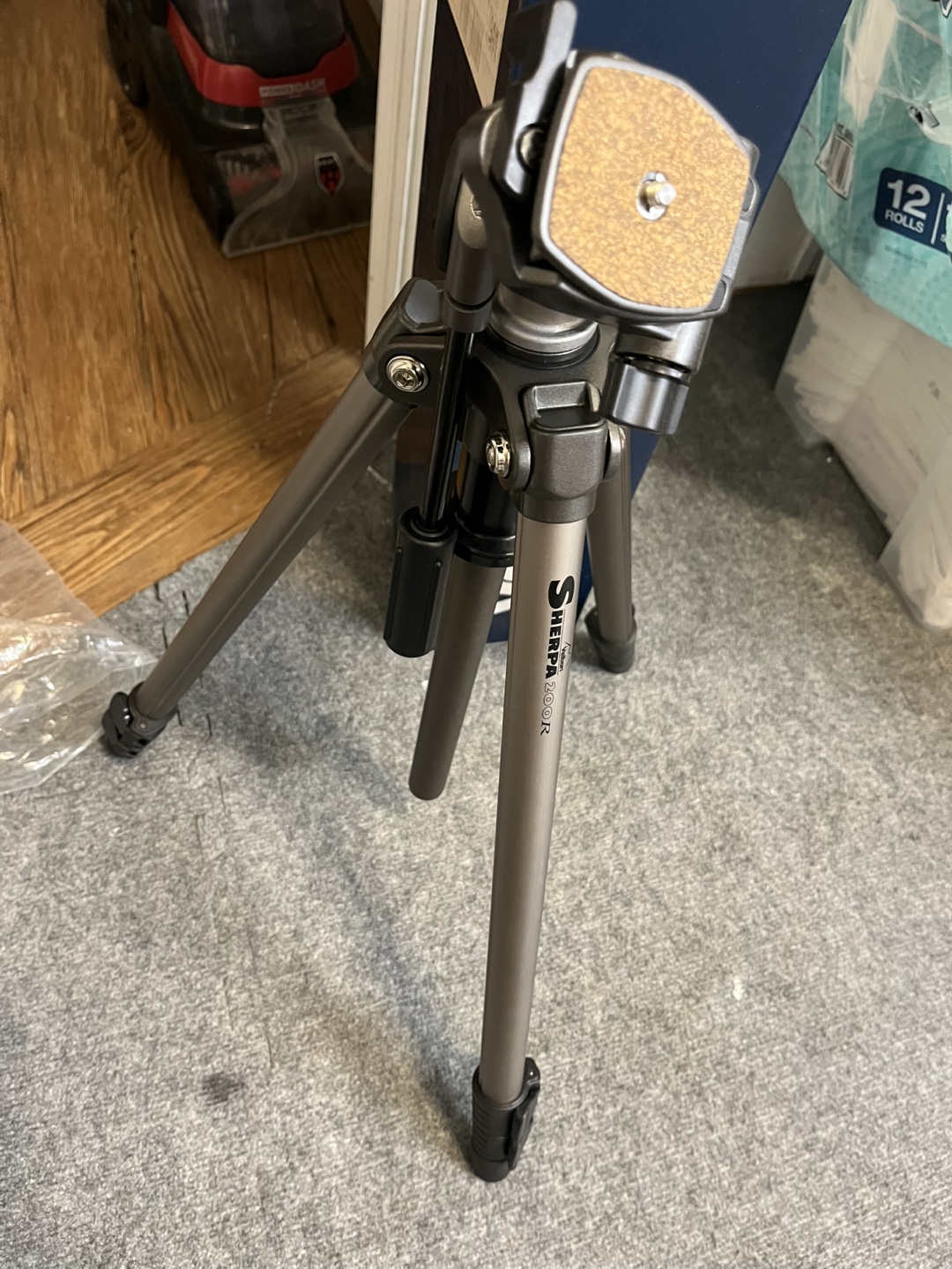 Velbon Sherpa 200R Tripod - photo 3