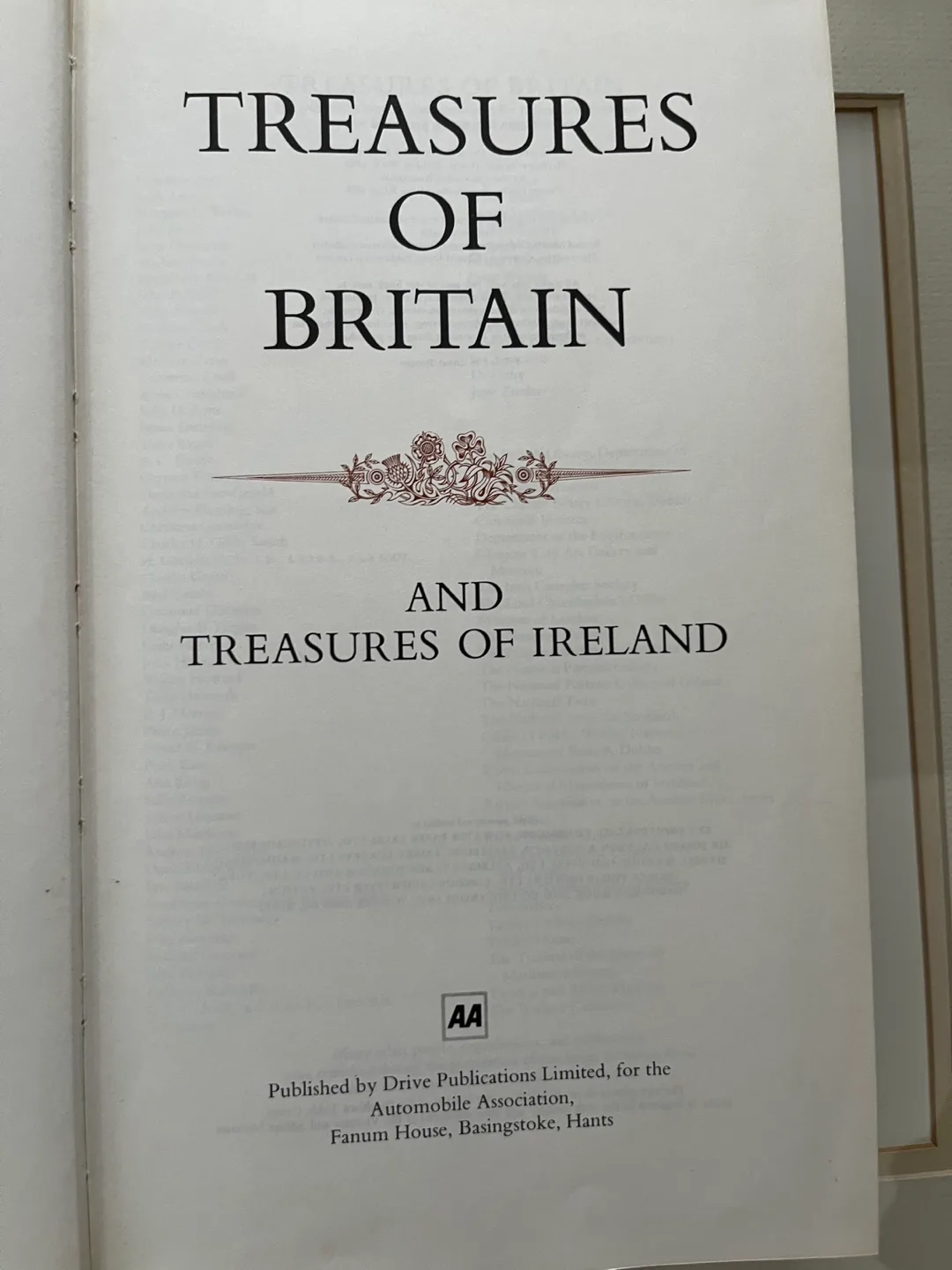 Treasures of Britain and Ireland Book image indicator(3)