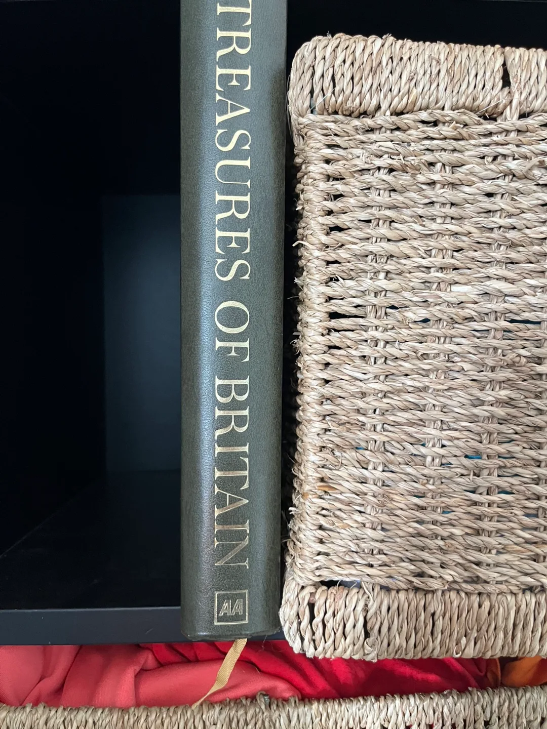 Treasures of Britain and Ireland Book image indicator(2)