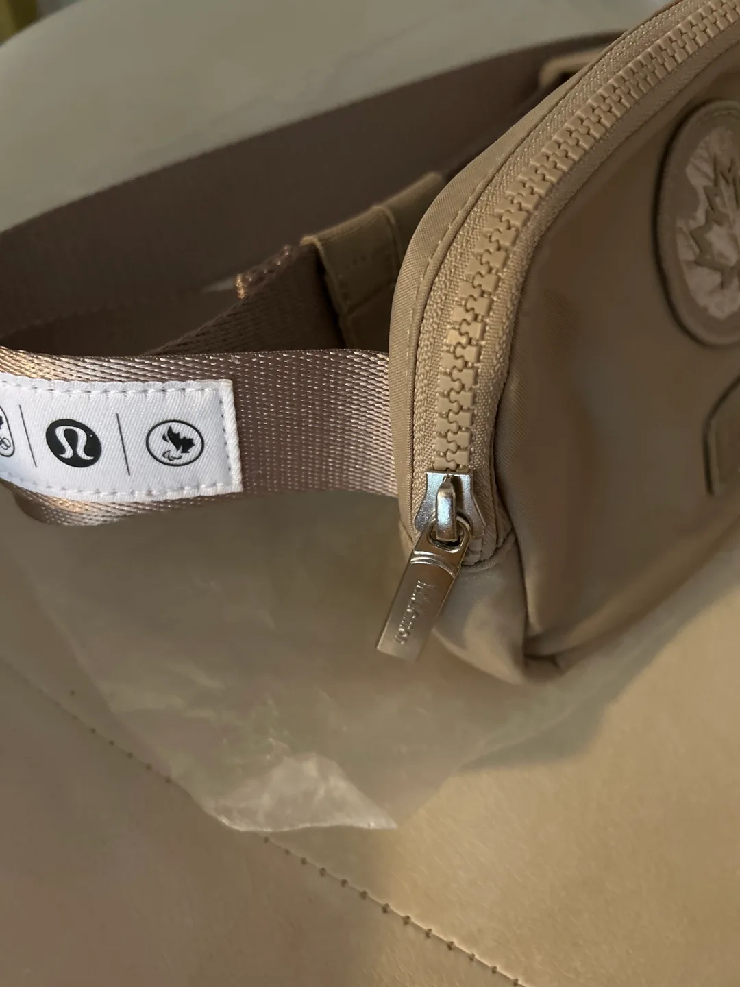 Lululemon Everywhere Belt Bag Mini image indicator(2)