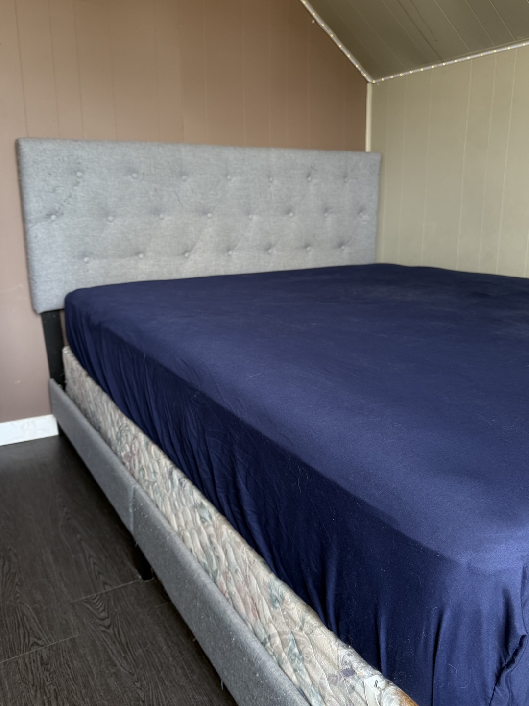 Queen size bed with headboard, Mattress & Box Spring - photo 3