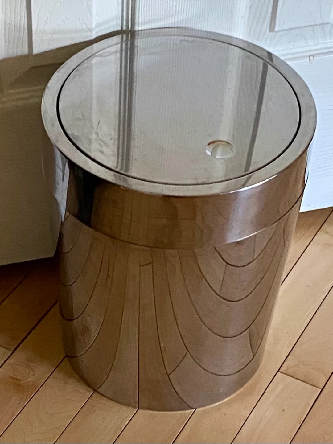 🥕Stylish Metal Wastebasket thumbnail