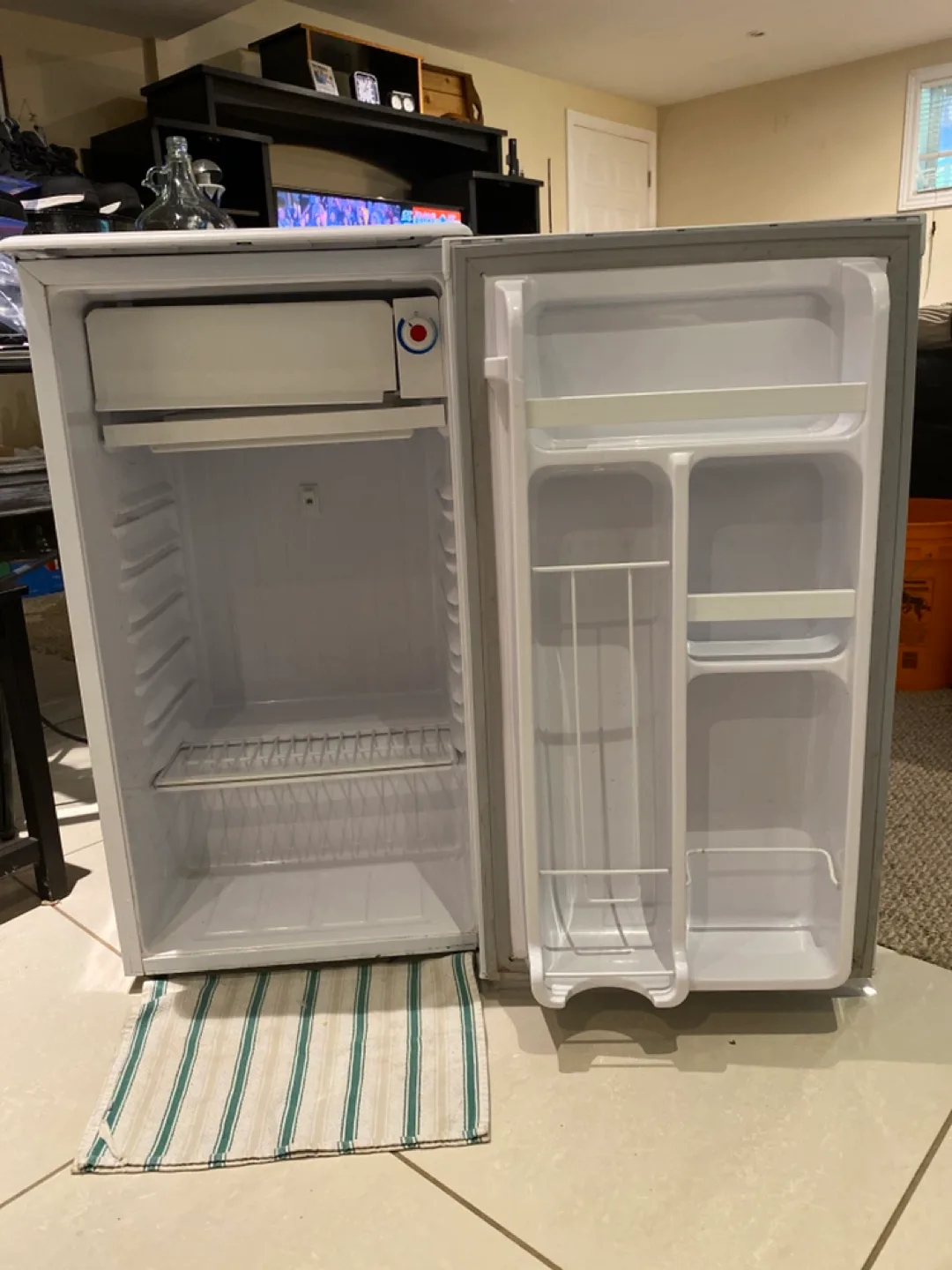 Compact Danby Fridge image indicator(2)