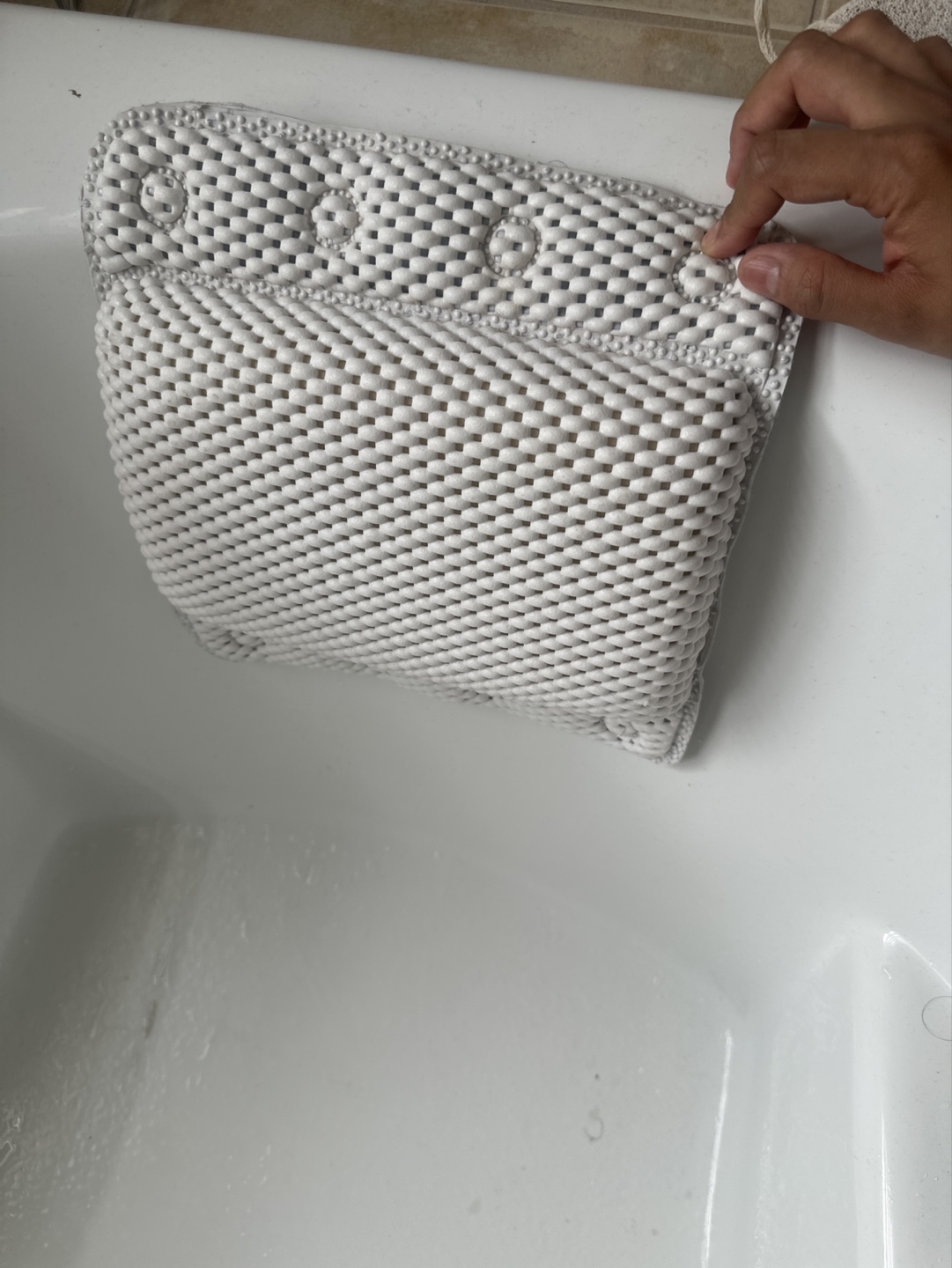 Bath pillow for tub - photo 2