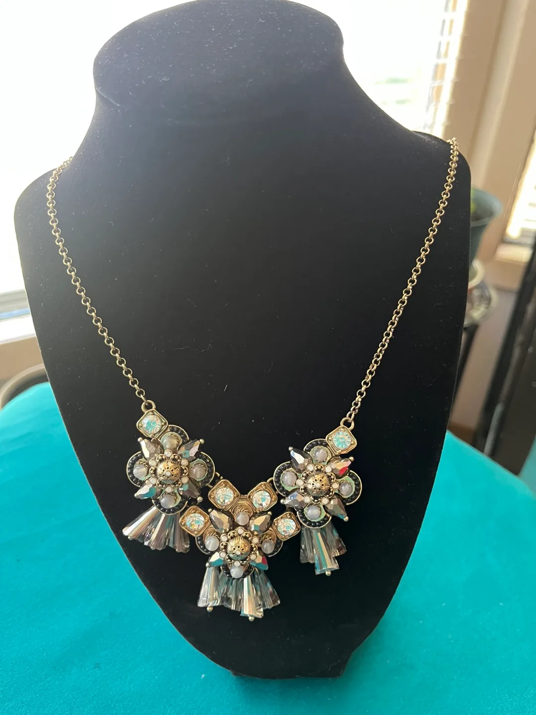 Gorgeous Vintage Statement Necklace thumbnail