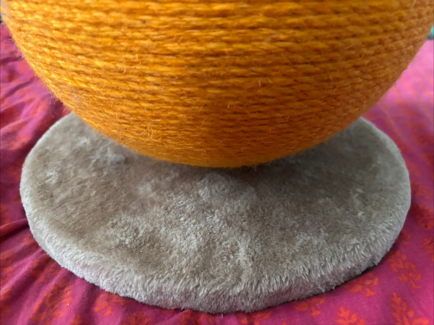 Vetreska Orange Decoration item / Cat Scratcher (13” diameter) image indicator(2)