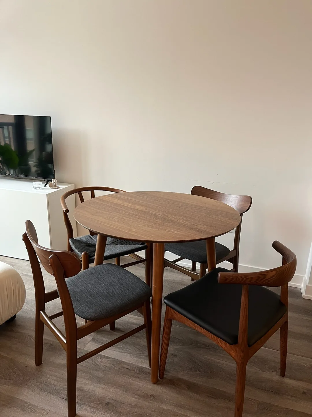 Round dining table and 4 chairs thumbnail