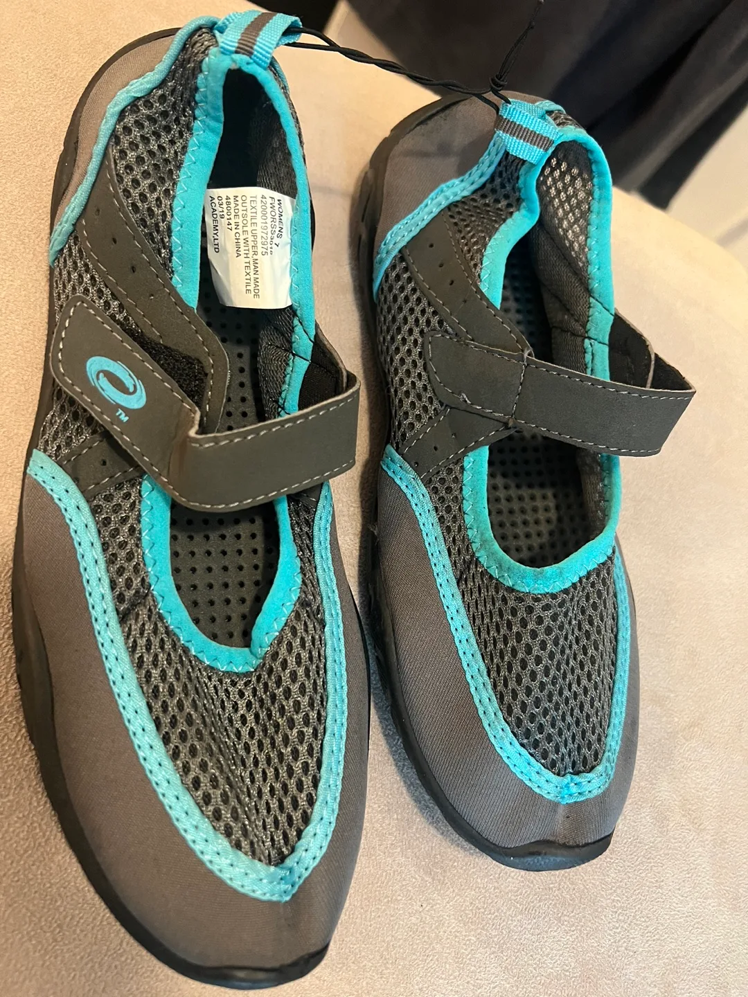 Women's Water Shoes Size 7 thumbnail