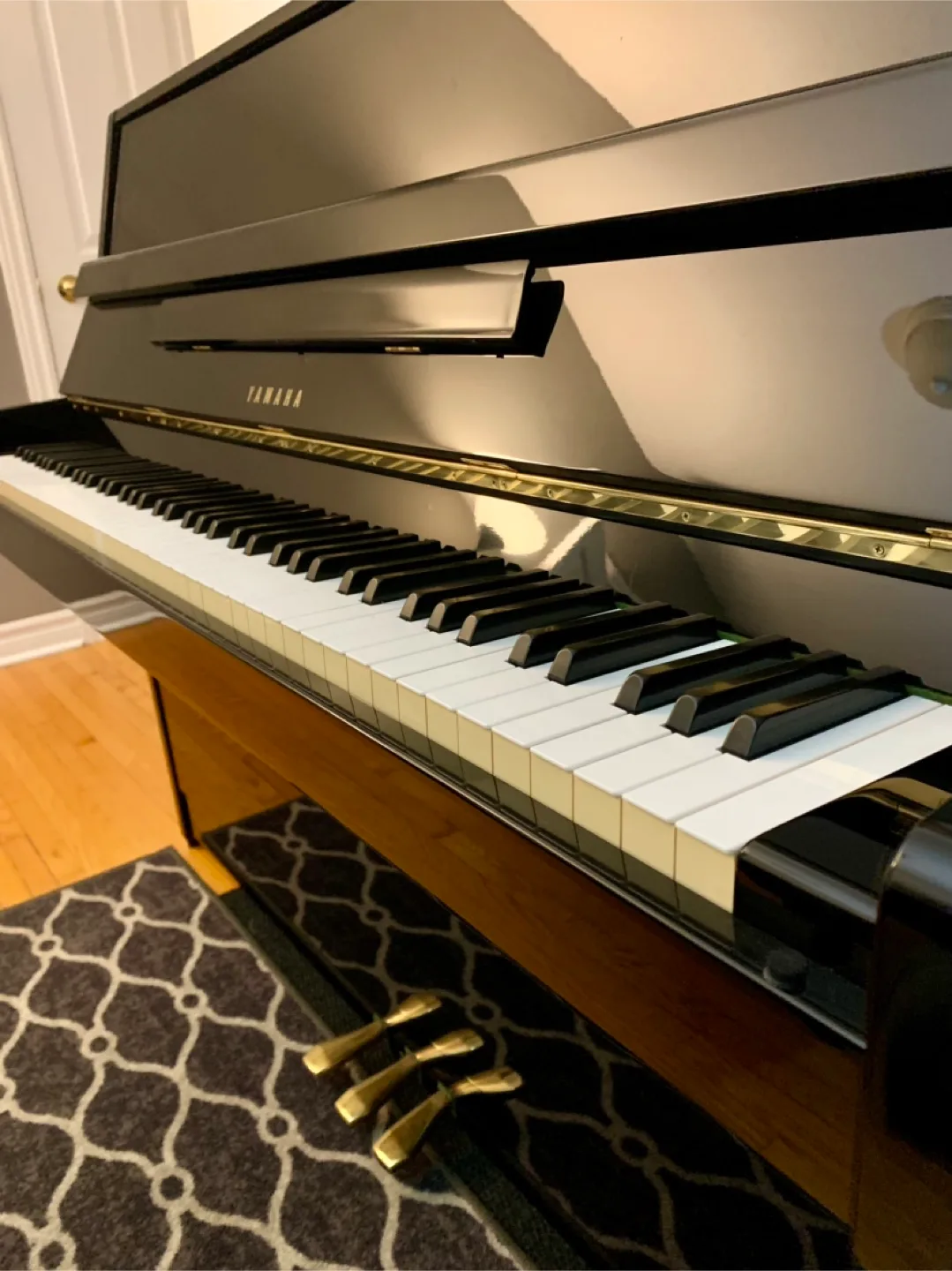 Yamaha Upright Piano image indicator(7)