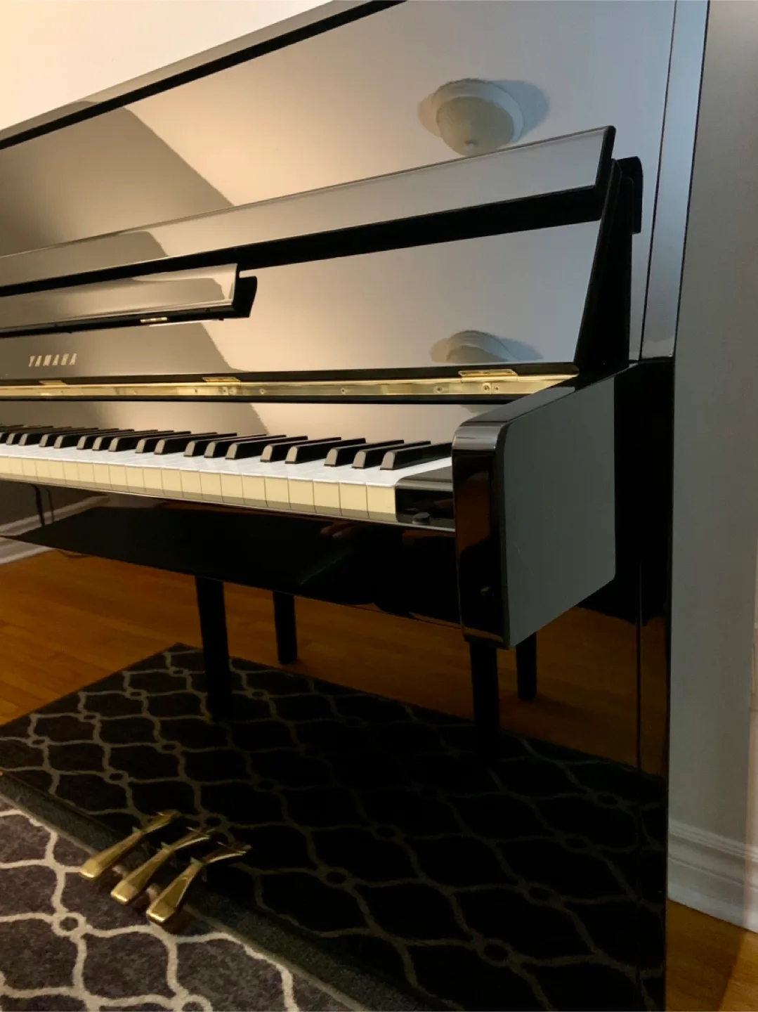 Yamaha Upright Piano image indicator(6)