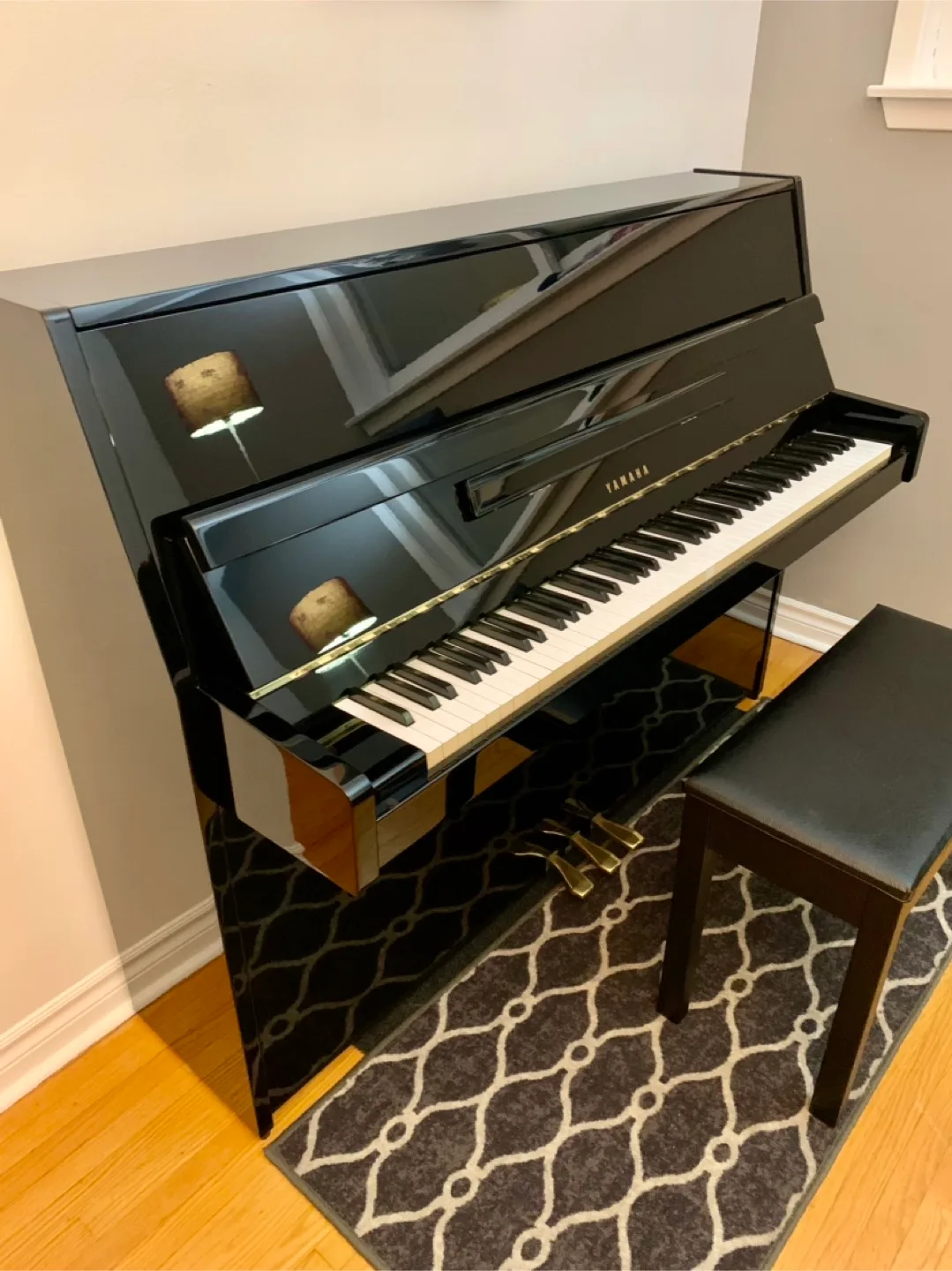 Yamaha Upright Piano image indicator(3)