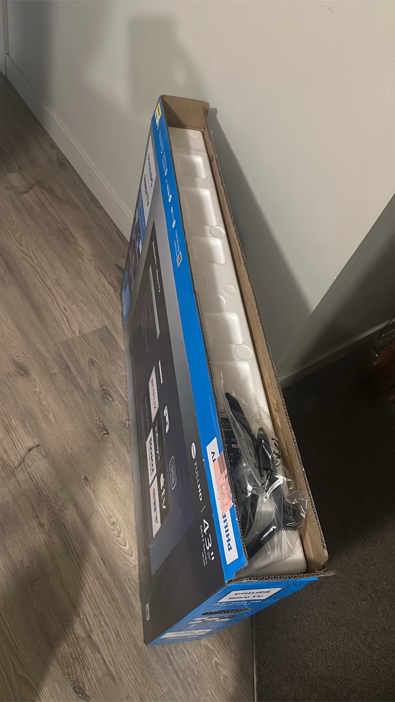 43-inch Roku smart tv- New! - photo 2