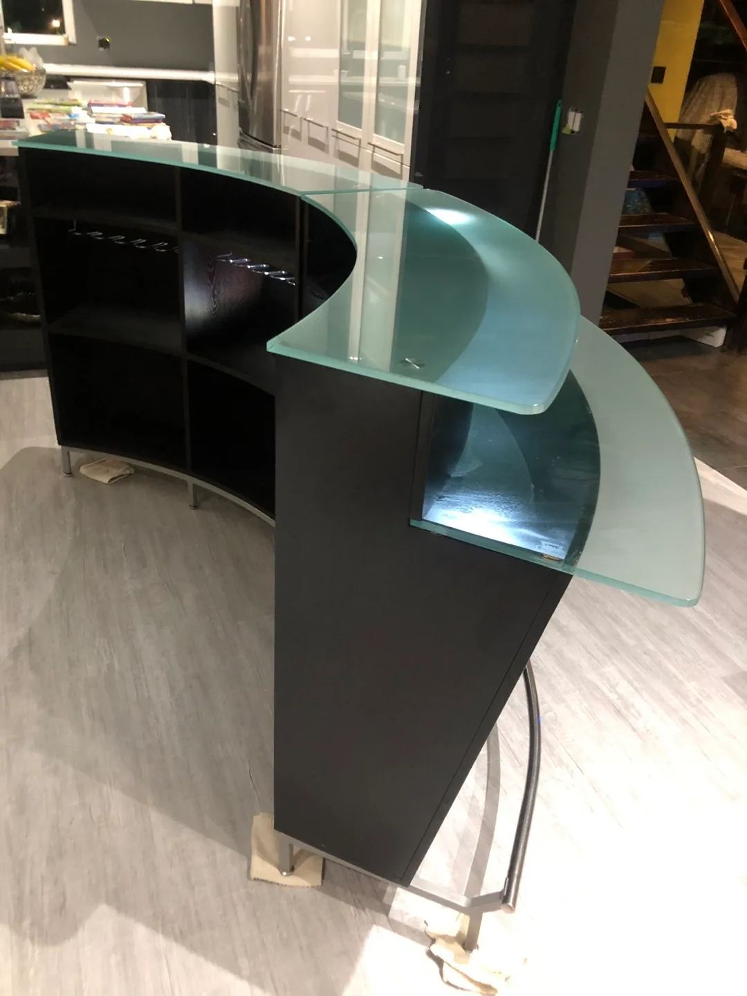 Modern Bar with Glass Top image indicator(4)