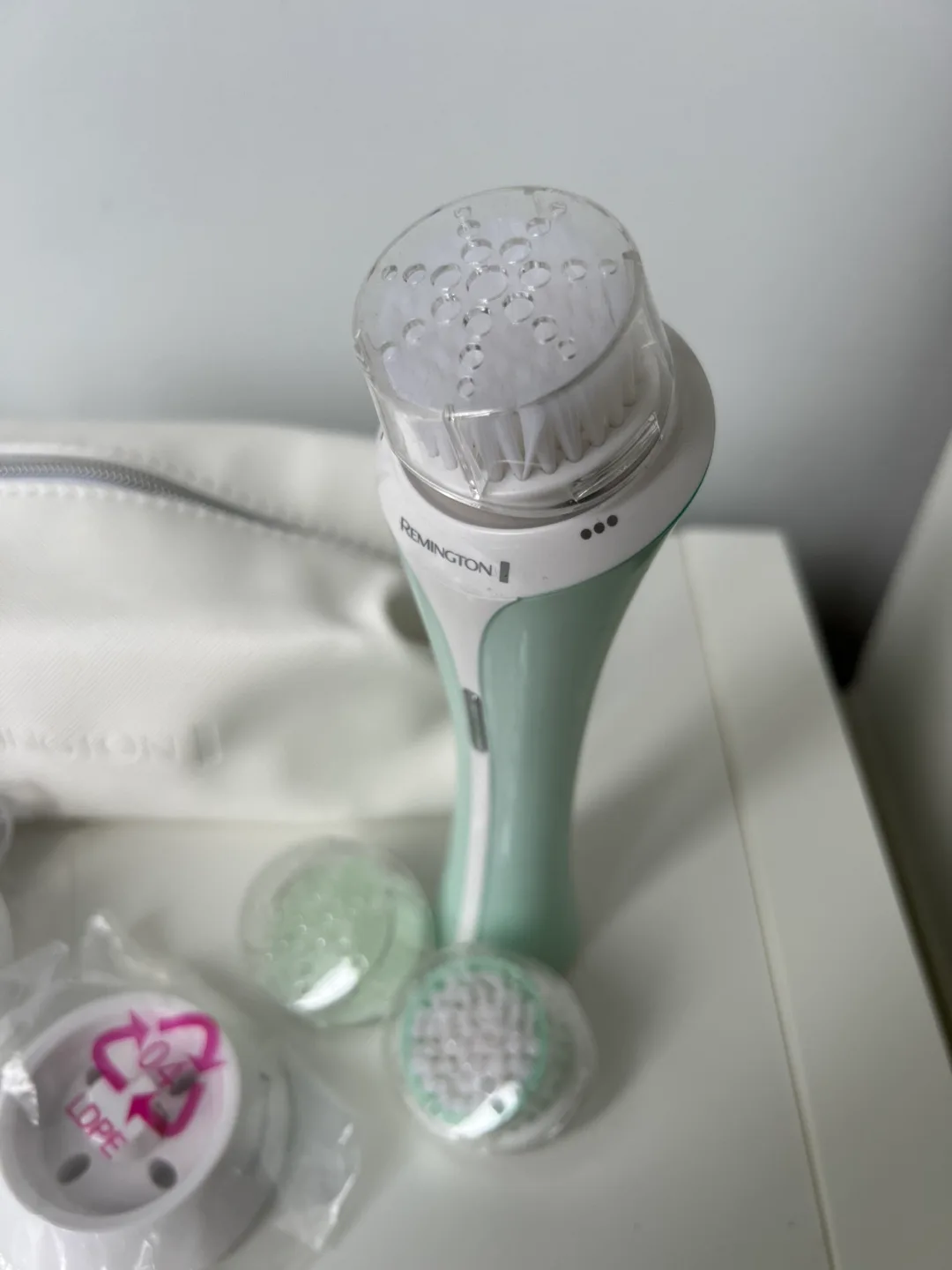 Remington Facial Cleansing Brush Set 🥕 image indicator(2)