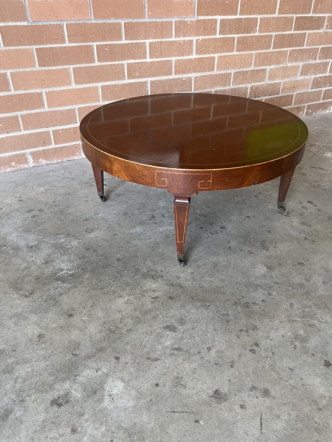 Round Coffee Table w/drawers - photo 4