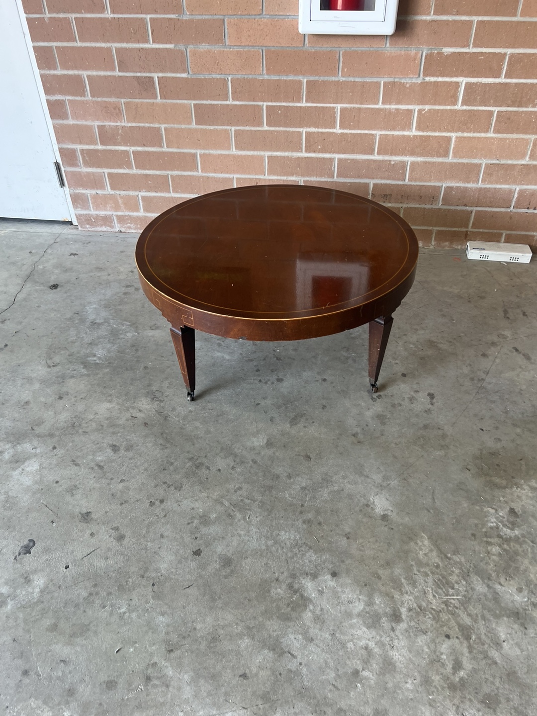 Round Coffee Table w/drawers
