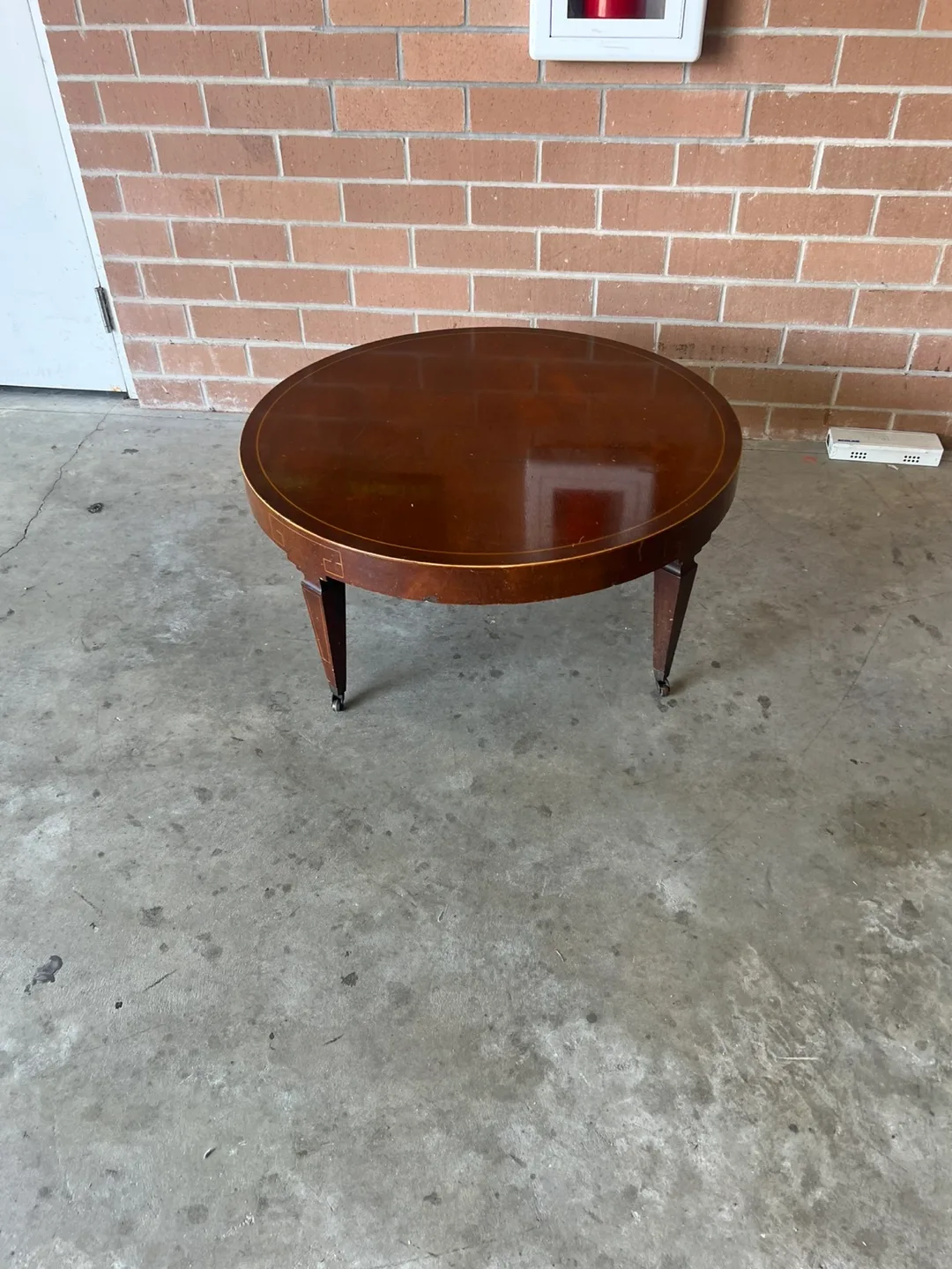 Round Coffee Table w/drawers thumbnail