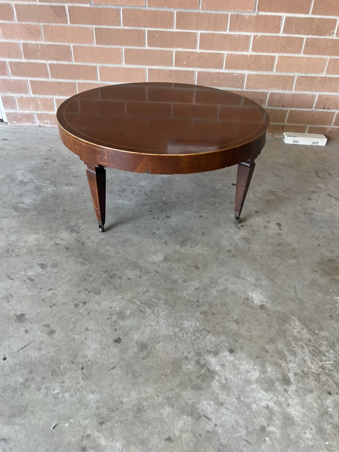 Round Coffee Table w/drawers - photo 2