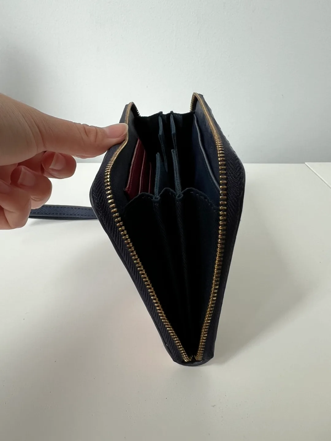 Tommy Hilfiger Striped Wallet 🥕 image indicator(4)