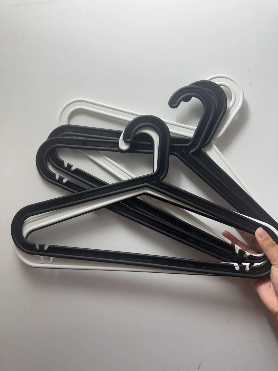 Black and White Hangers 💚 thumbnail
