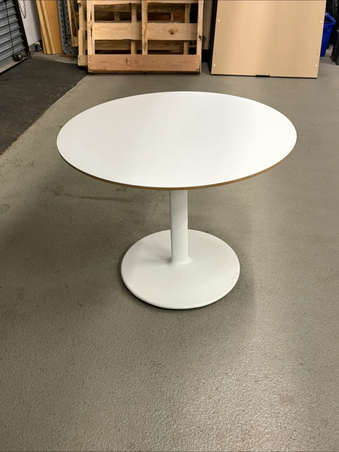 White Round Side Table thumbnail