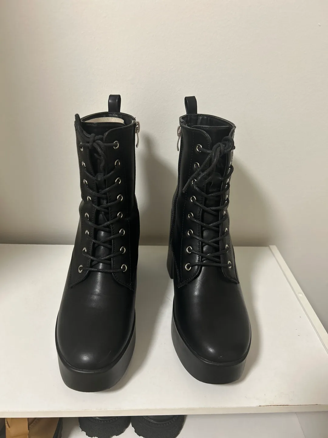 Black block heel Boots thumbnail