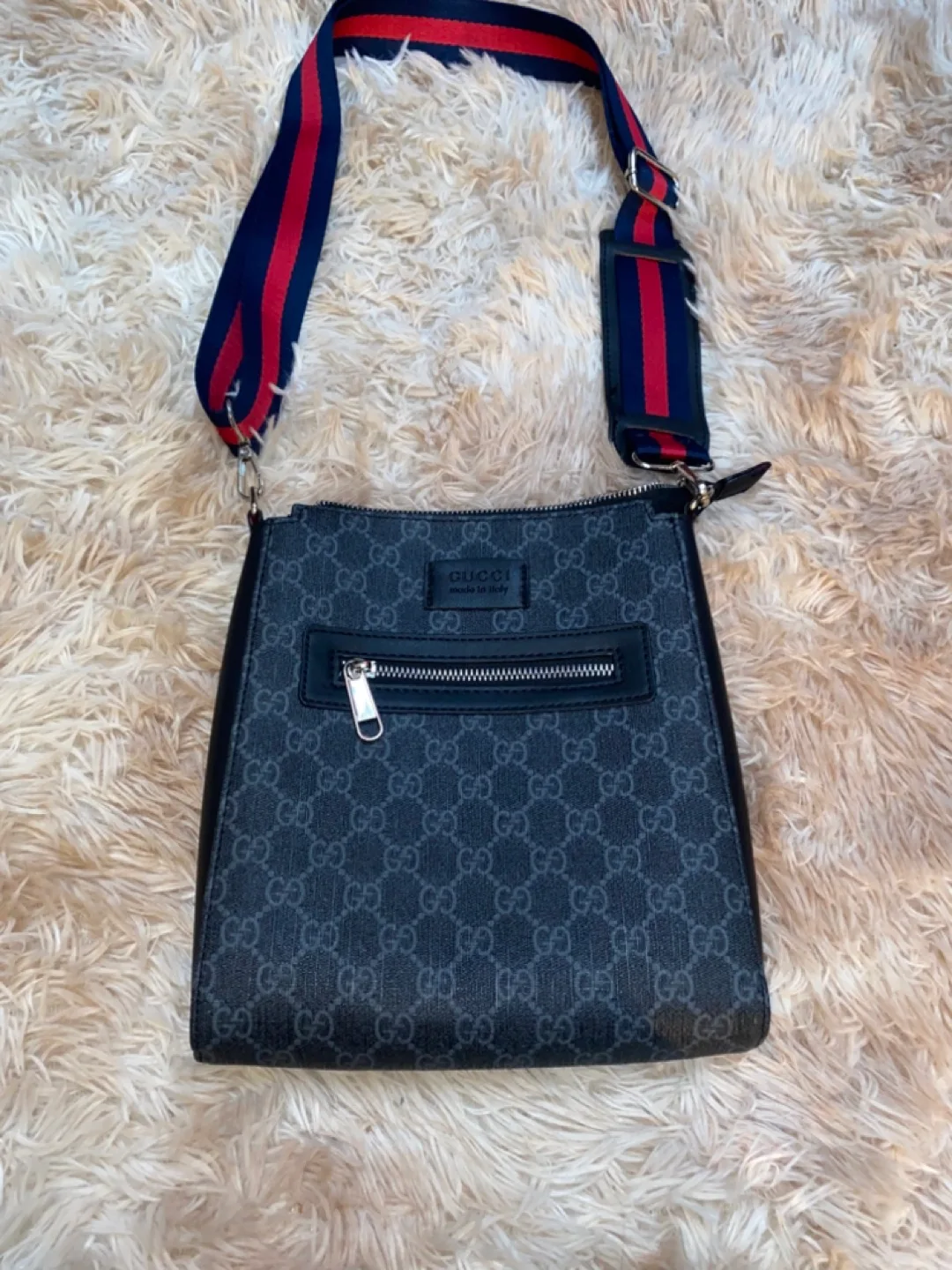 gucci messenger bag thumbnail