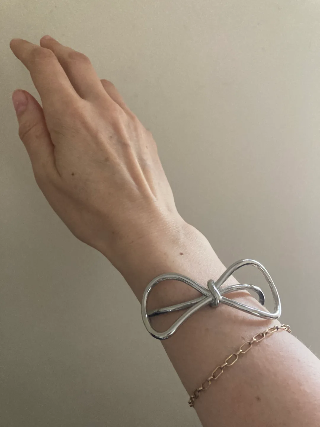 Bow Bangle Bracelet image indicator(2)