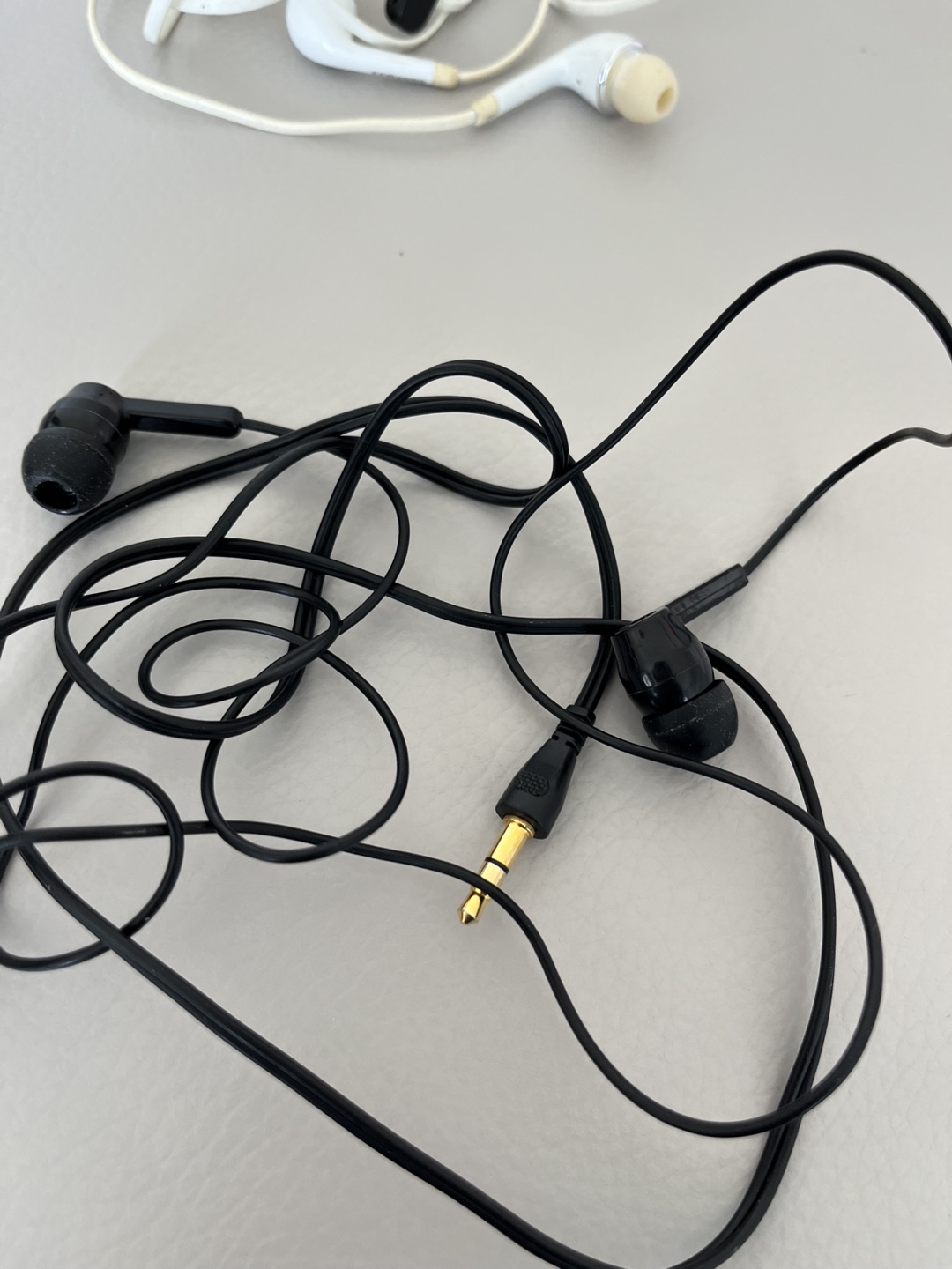 Mixed Lot of Used Earphones - photo 3